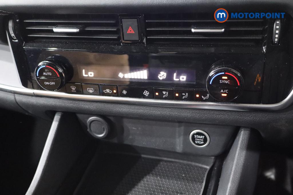 Nissan Qashqai Acenta Premium Automatic Petrol SUV - Stock Number (1539357) - 4th supplementary image