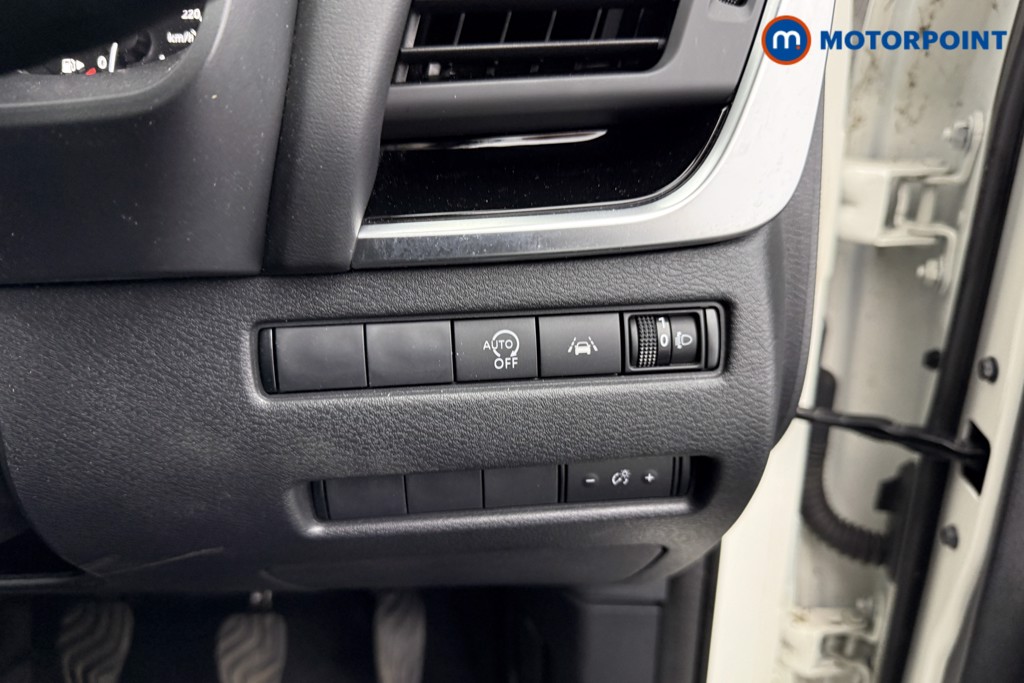 Nissan Qashqai N-Connecta Manual Petrol SUV - Stock Number (1539362) - 15th supplementary image