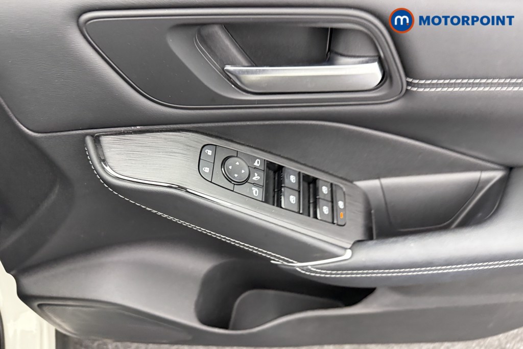 Nissan Qashqai N-Connecta Manual Petrol SUV - Stock Number (1539362) - 16th supplementary image