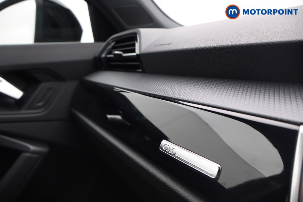 Audi Q3 Black Edition Manual Petrol SUV - Stock Number (1544368) - 10th supplementary image