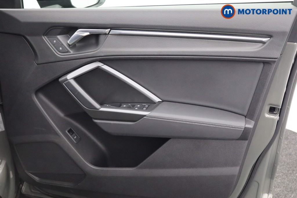 Audi Q3 Black Edition Manual Petrol SUV - Stock Number (1544368) - 16th supplementary image