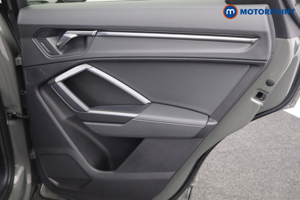 Audi Q3 Black Edition Manual Petrol SUV - Stock Number (1544368) - 17th supplementary image