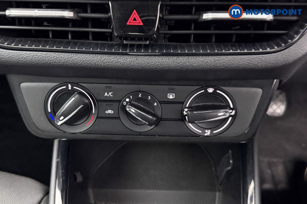 Skoda Fabia Colour Edition Manual Petrol Hatchback - Stock Number (1544405) - 11th supplementary image