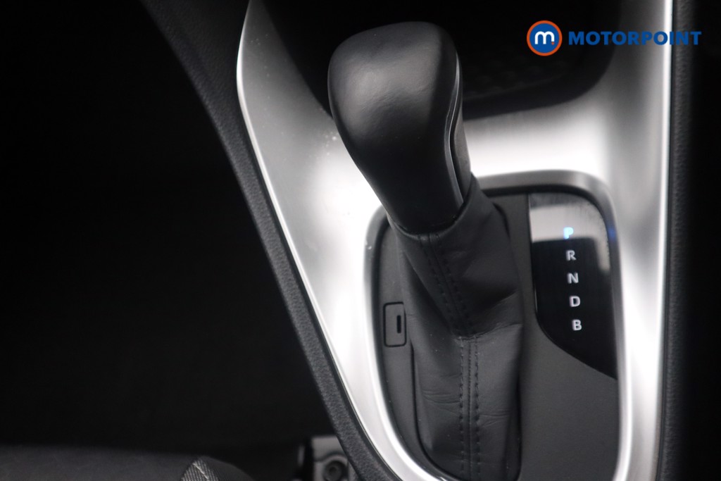 Toyota Yaris Design Automatic Petrol-Electric Hybrid Hatchback - Stock Number (1537016) - 8th supplementary image