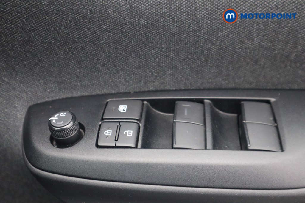 Toyota Yaris Design Automatic Petrol-Electric Hybrid Hatchback - Stock Number (1537016) - 13th supplementary image