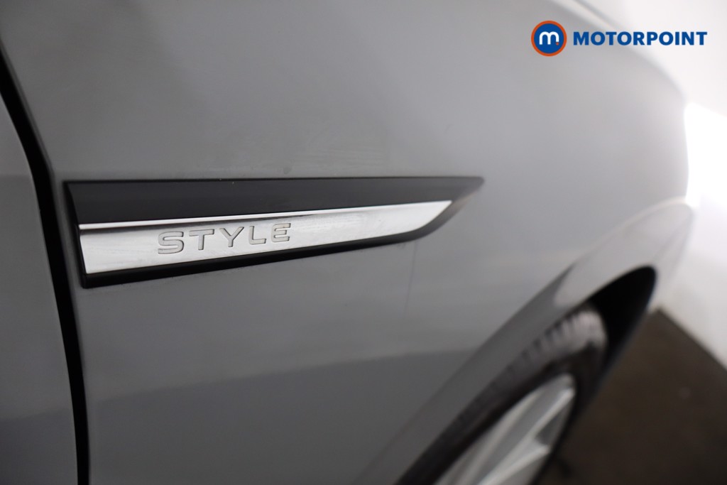 Volkswagen Golf Style Automatic Diesel Hatchback - Stock Number (1541421) - 25th supplementary image