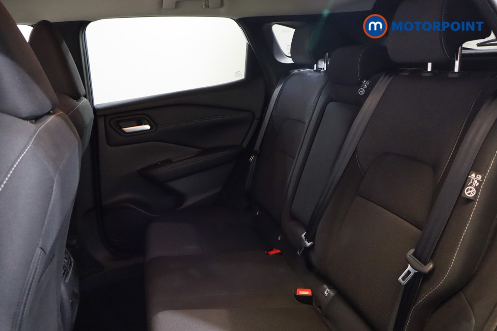 Nissan Qashqai N-Connecta Manual Petrol SUV - Stock Number (1544689) - 9th supplementary image
