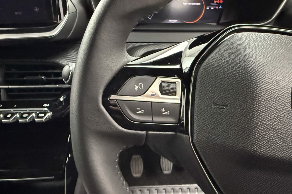 Peugeot 2008 Allure Manual Petrol SUV - Stock Number (1544945) - 4th supplementary image