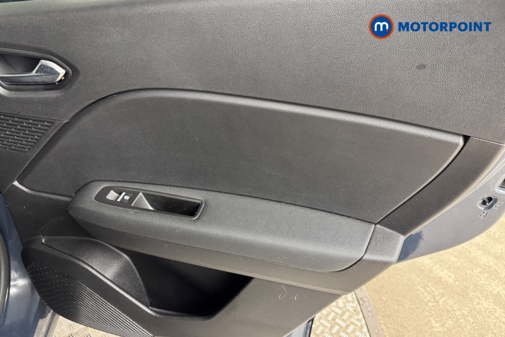 Renault Captur Se Edition Manual Petrol SUV - Stock Number (1545484) - 16th supplementary image