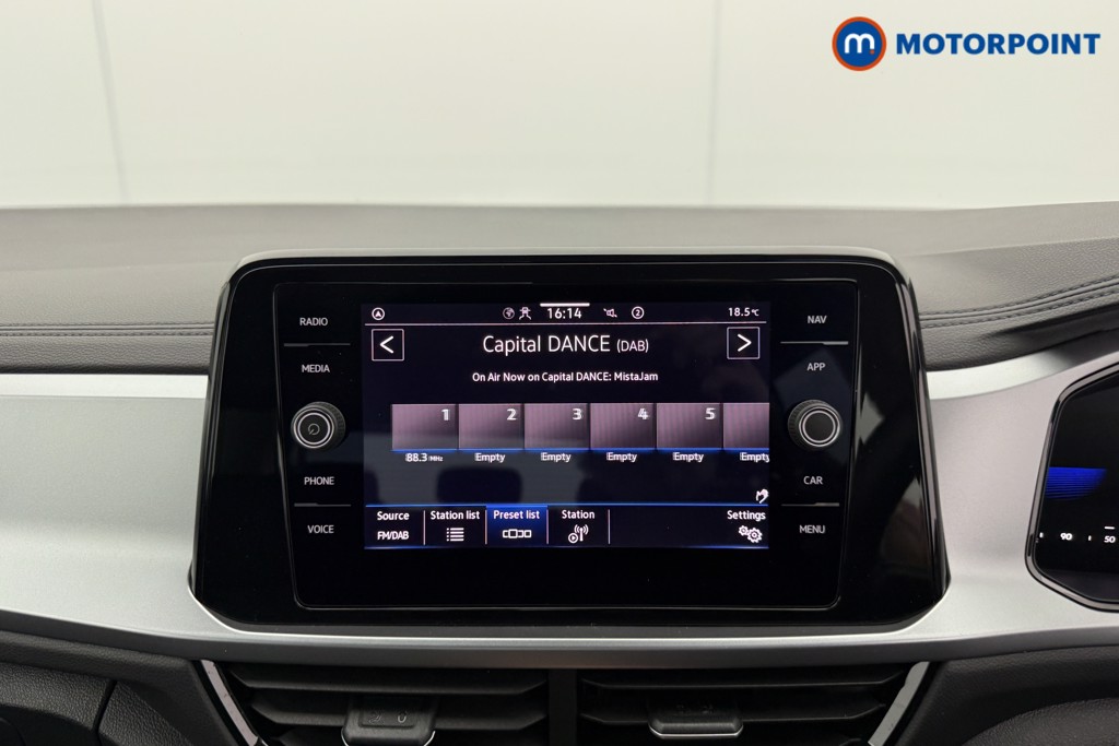 Volkswagen T-Roc Life Automatic Petrol SUV - Stock Number (1545878) - 6th supplementary image