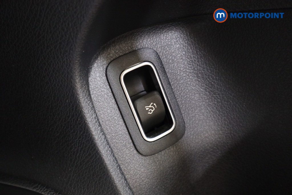 Mercedes-Benz A Class Amg Line Automatic Petrol Saloon - Stock Number (1546150) - 10th supplementary image
