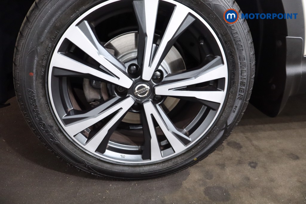 Nissan Qashqai N-Connecta Automatic Petrol SUV - Stock Number (1546210) - 9th supplementary image