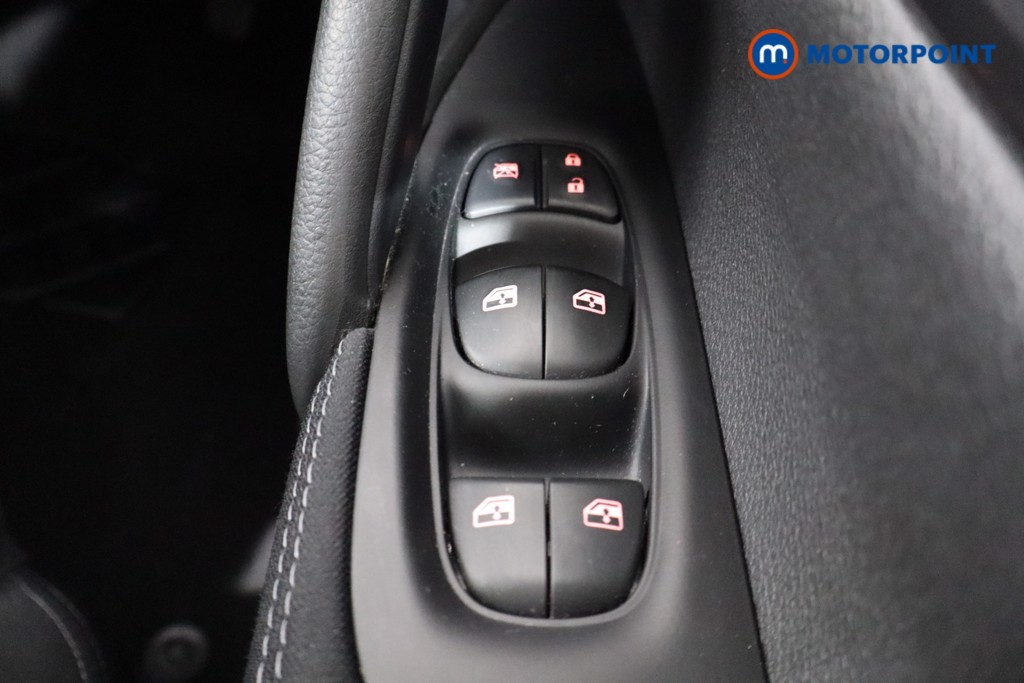 Nissan Qashqai N-Connecta Automatic Petrol SUV - Stock Number (1546210) - 16th supplementary image