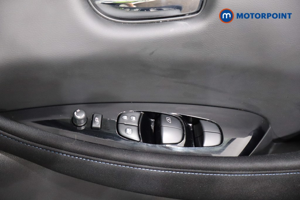 Nissan Leaf N-Connecta Automatic Electric Hatchback - Stock Number (1547899) - 20th supplementary image