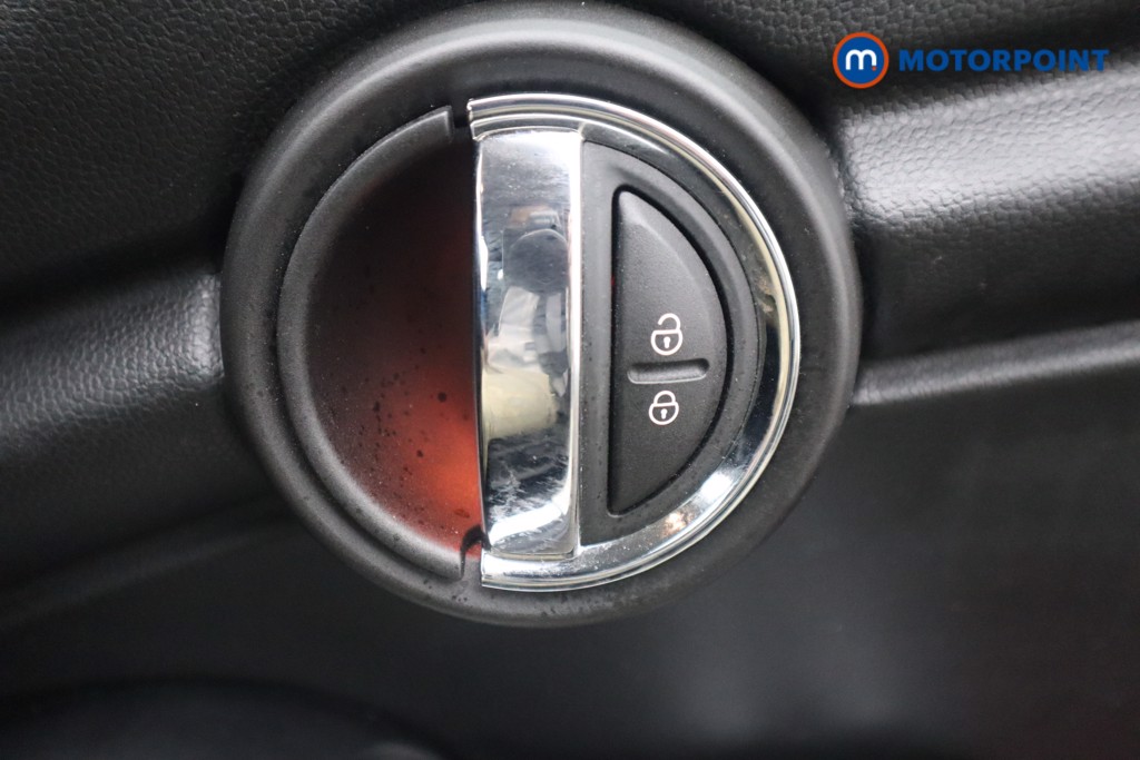 Mini Hatchback Cooper Classic Manual Petrol Hatchback - Stock Number (1533098) - 13th supplementary image