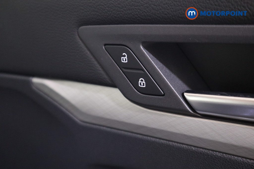 Volkswagen Golf Life Automatic Petrol Hatchback - Stock Number (1535869) - 9th supplementary image