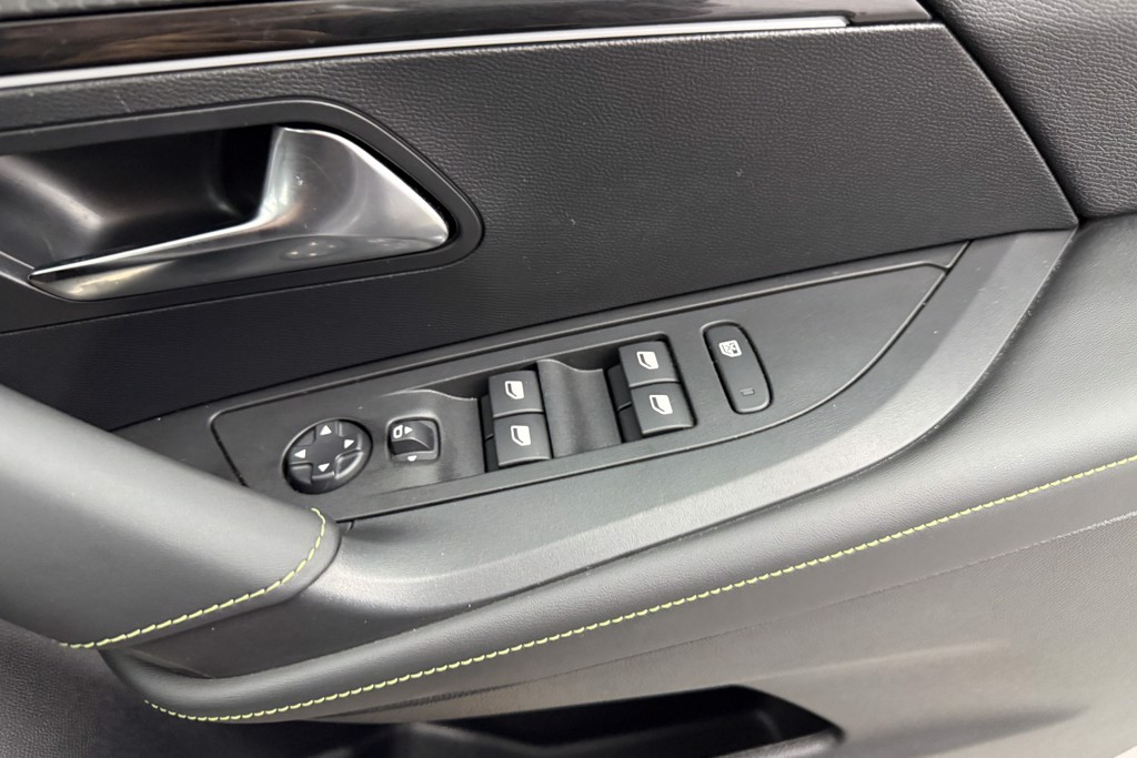 Peugeot 2008 GT Automatic Petrol SUV - Stock Number (1539499) - 16th supplementary image