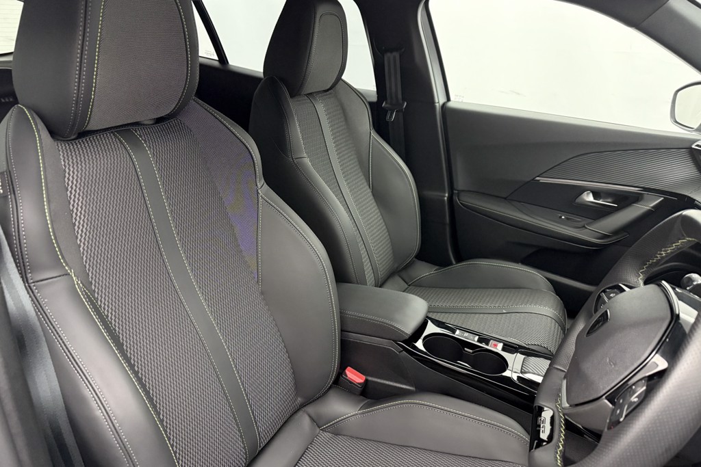 Peugeot 2008 GT Automatic Petrol SUV - Stock Number (1539499) - 17th supplementary image