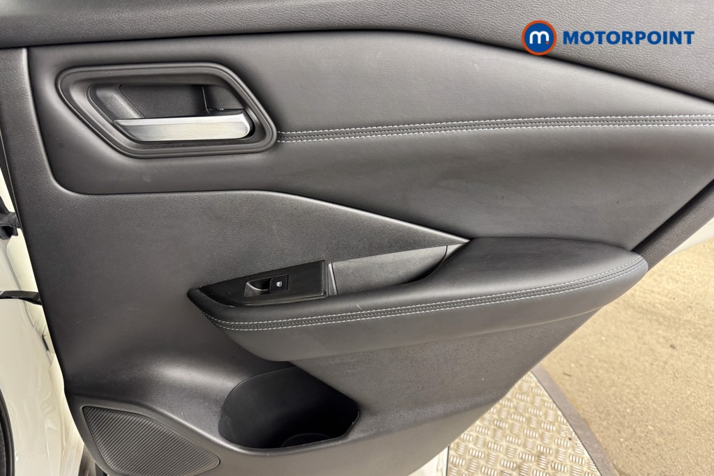 Nissan Qashqai N-Connecta Manual Petrol SUV - Stock Number (1540084) - 16th supplementary image