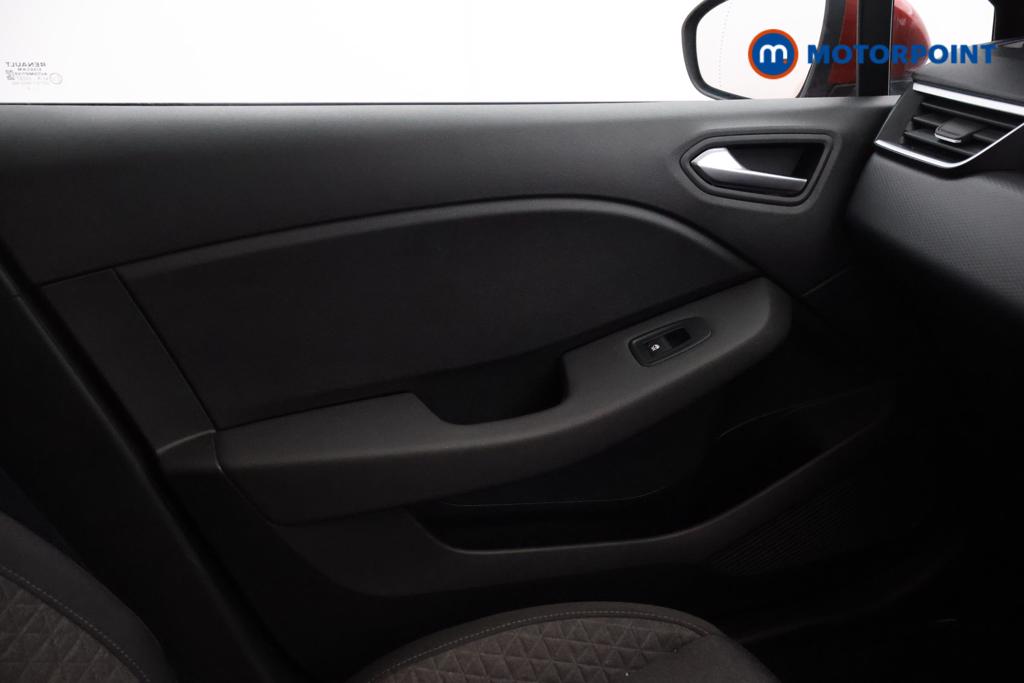 Renault Clio Iconic Edition Manual Petrol Hatchback - Stock Number (1541894) - 8th supplementary image