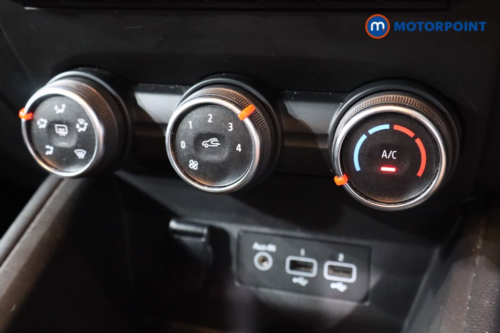 Renault Clio Iconic Manual Petrol Hatchback - Stock Number (1543660) - 15th supplementary image