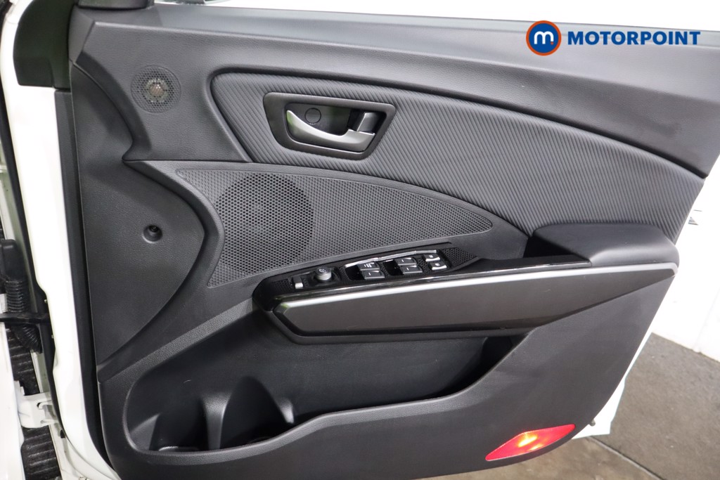 Ssangyong Tivoli Ventura Manual Petrol SUV - Stock Number (1543713) - 23rd supplementary image