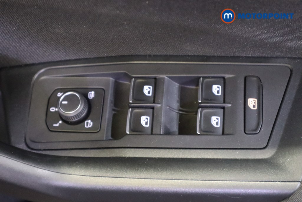 Volkswagen T-Roc Active Manual Petrol SUV - Stock Number (1546639) - 13th supplementary image