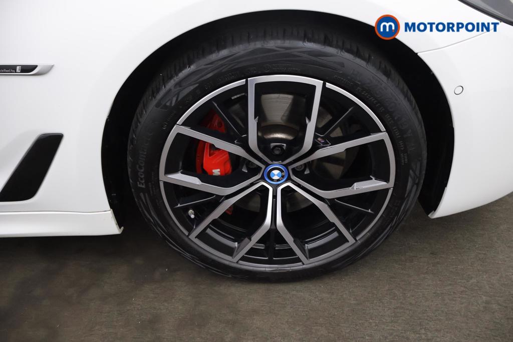 BMW 5 Series M Sport Automatic Petrol Plug-In Hybrid Estate - Stock Number (1546939) - 18th supplementary image