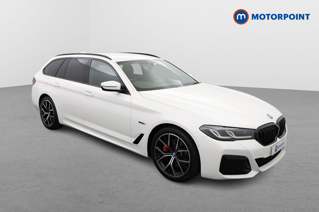 BMW 5 Series M Sport Automatic Petrol Plug-In Hybrid Estate - Stock Number (1546939) - Drivers side front corner