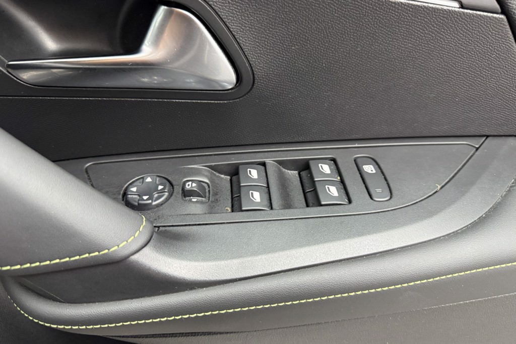 Peugeot 2008 GT Automatic Petrol SUV - Stock Number (1539482) - 15th supplementary image