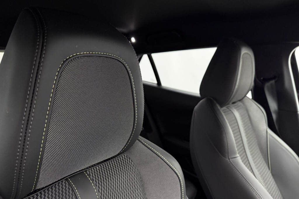Peugeot 2008 GT Automatic Petrol SUV - Stock Number (1539482) - 17th supplementary image