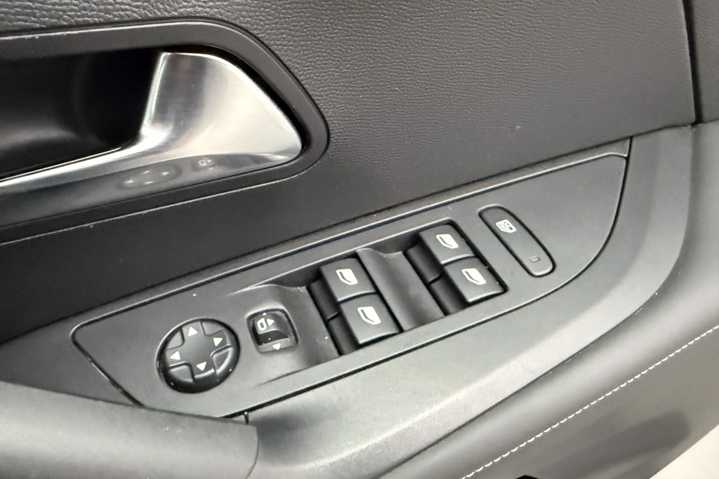 Peugeot 2008 Allure Manual Petrol SUV - Stock Number (1539549) - 13th supplementary image