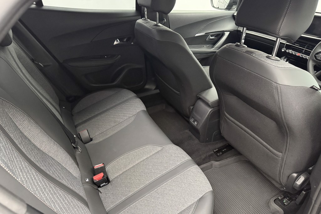 Peugeot 2008 Allure Manual Petrol SUV - Stock Number (1539549) - 16th supplementary image