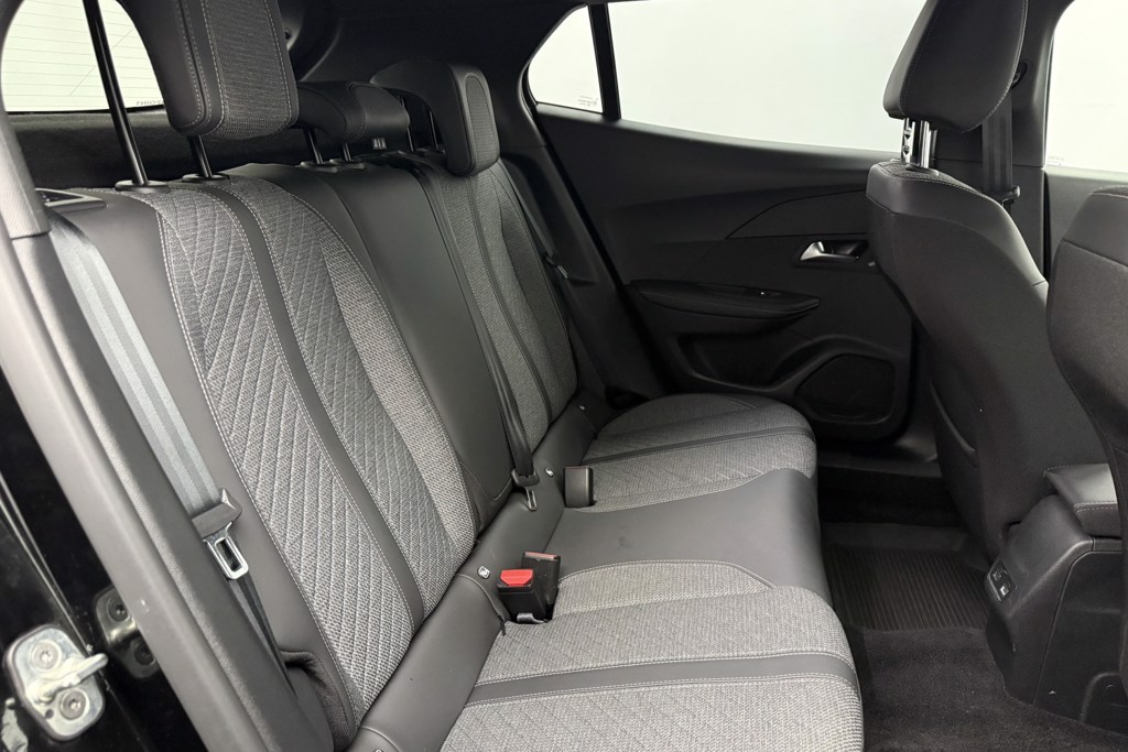Peugeot 2008 Allure Manual Petrol SUV - Stock Number (1539549) - 17th supplementary image