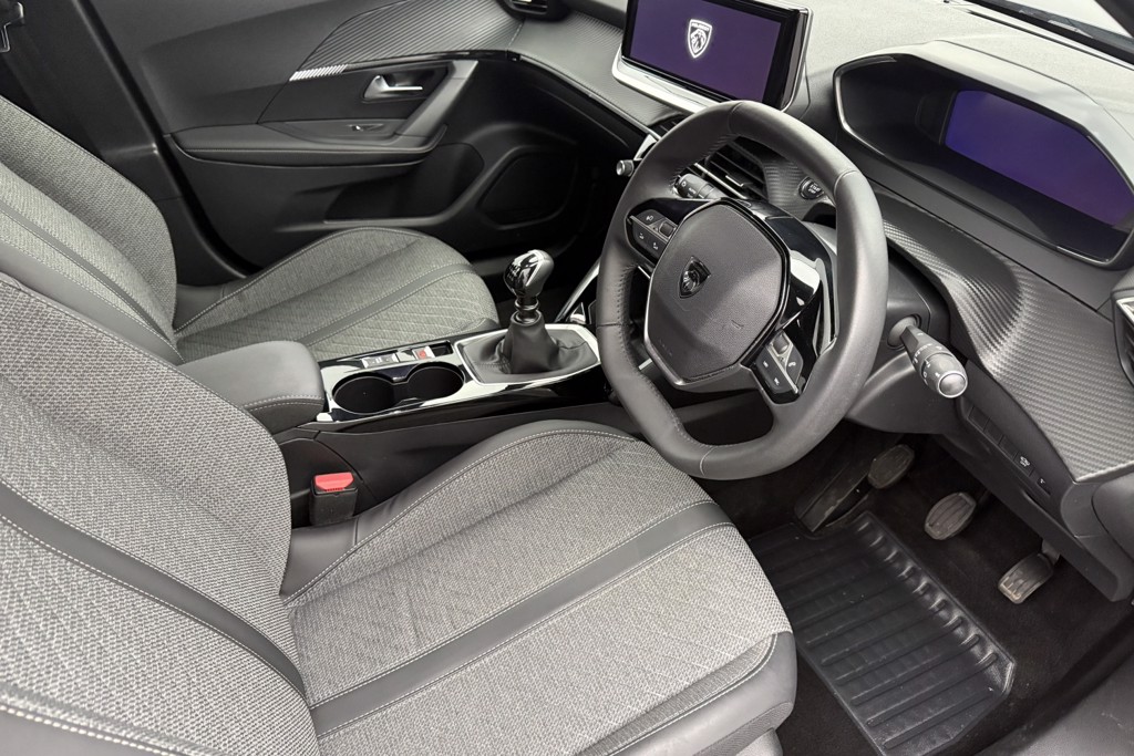 Peugeot 2008 Allure Manual Petrol SUV - Stock Number (1539549) - 1st supplementary image
