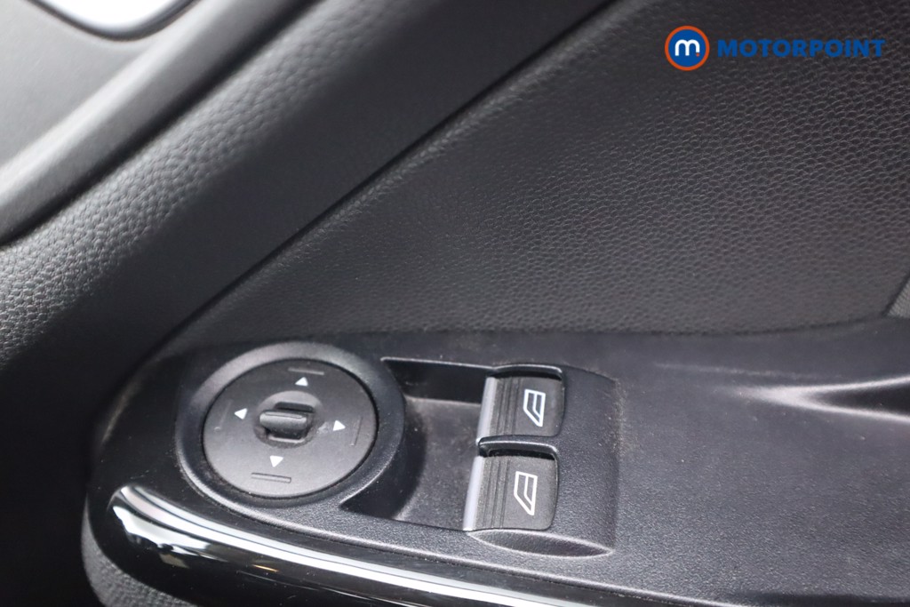 Ford Fiesta Zetec Manual Petrol Hatchback - Stock Number (1543388) - 4th supplementary image