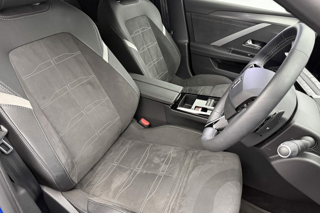 Vauxhall Astra Ultimate Automatic Petrol Hatchback - Stock Number (1543495) - 20th supplementary image