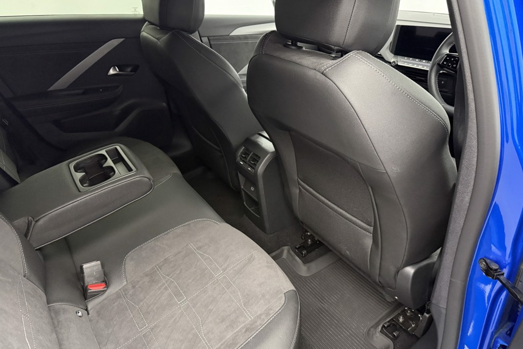 Vauxhall Astra Ultimate Automatic Petrol Hatchback - Stock Number (1543495) - 23rd supplementary image