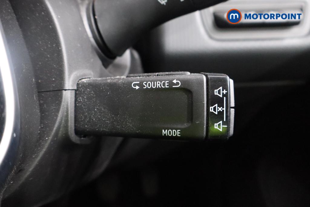 Renault Clio Iconic Manual Petrol Hatchback - Stock Number (1543789) - 10th supplementary image