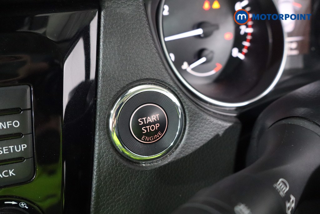 Nissan Qashqai Tekna Manual Petrol SUV - Stock Number (1545011) - 18th supplementary image