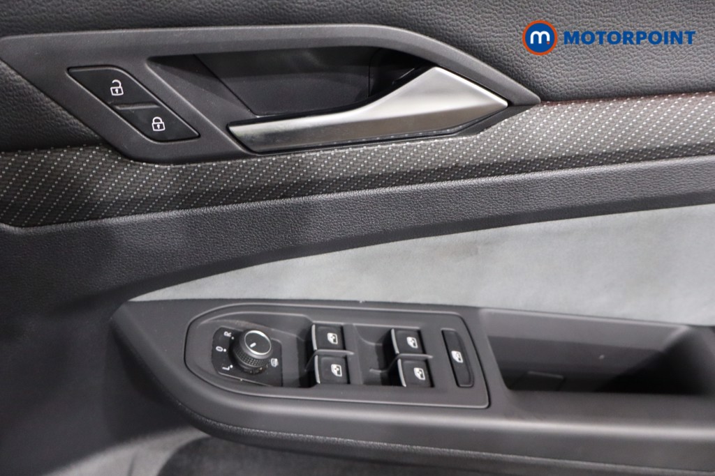 Volkswagen Golf R-Line Manual Petrol Hatchback - Stock Number (1548017) - 19th supplementary image