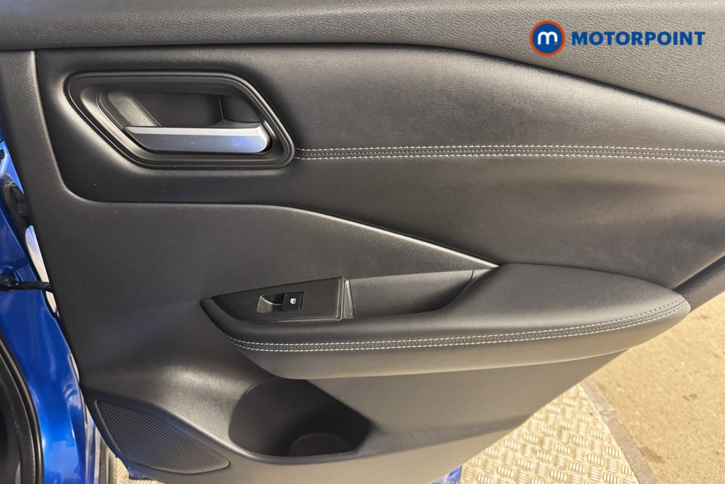 Nissan Qashqai N-Connecta Manual Petrol SUV - Stock Number (1535565) - 16th supplementary image