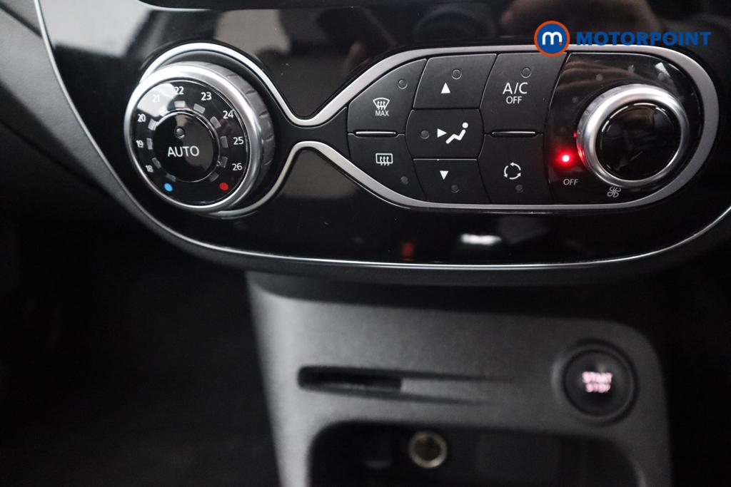 Renault Captur Iconic Manual Petrol SUV - Stock Number (1535594) - 8th supplementary image