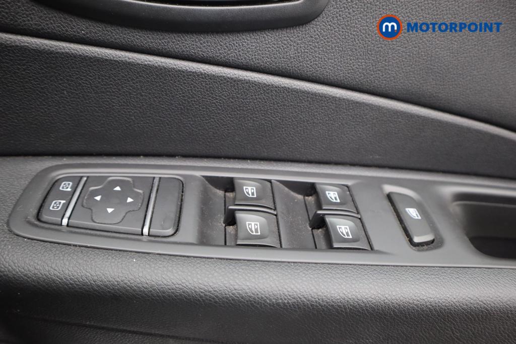 Renault Captur Iconic Manual Petrol SUV - Stock Number (1535594) - 16th supplementary image