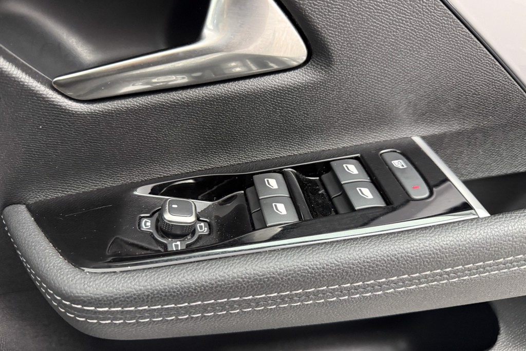 Vauxhall Astra Ultimate Manual Petrol Hatchback - Stock Number (1539807) - 18th supplementary image
