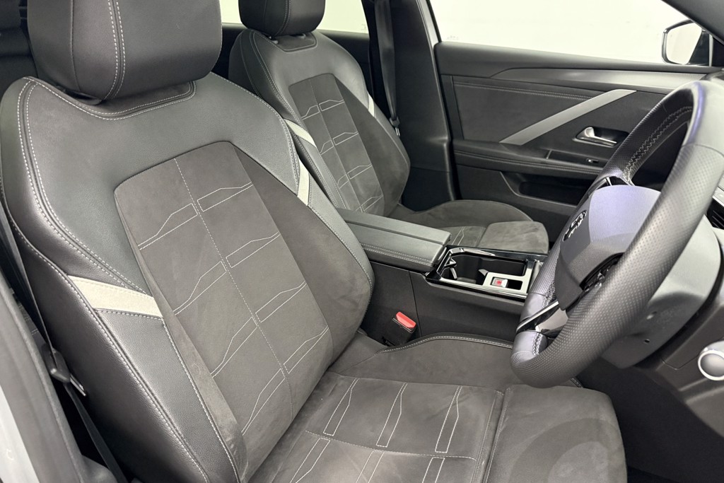 Vauxhall Astra Ultimate Manual Petrol Hatchback - Stock Number (1539807) - 19th supplementary image