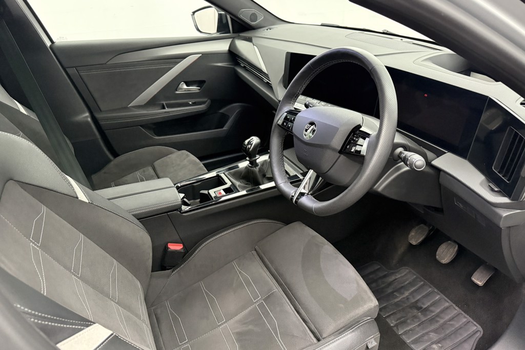 Vauxhall Astra Ultimate Manual Petrol Hatchback - Stock Number (1539807) - 1st supplementary image