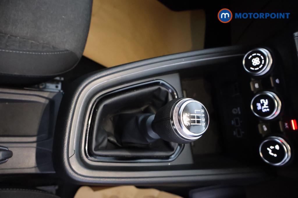 Renault Clio Iconic Edition Manual Petrol Hatchback - Stock Number (1541869) - 6th supplementary image