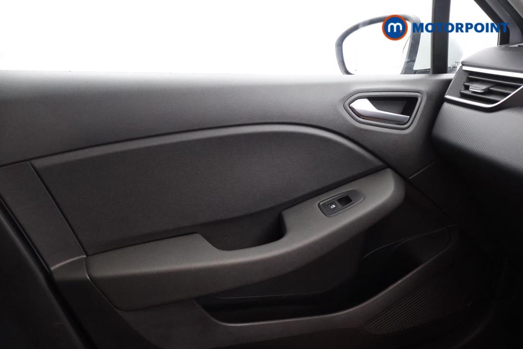 Renault Clio Iconic Edition Manual Petrol Hatchback - Stock Number (1541869) - 8th supplementary image