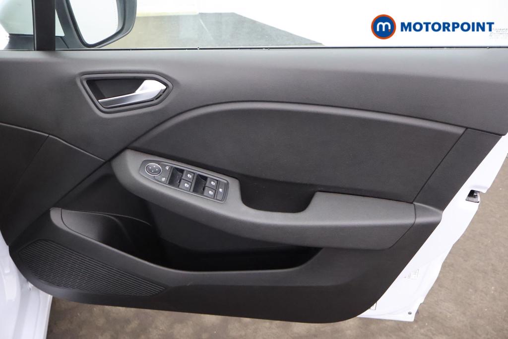 Renault Clio Iconic Edition Manual Petrol Hatchback - Stock Number (1541869) - 9th supplementary image